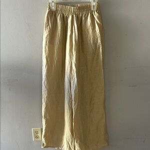 Women’s lightweight, neutral wide-leg Pants